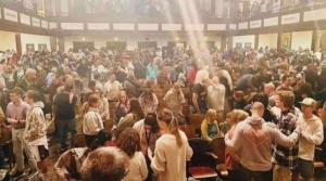 Culto já dura mais de 120 horas em Universidade e cristãos falam em “avivamento”