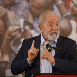 Lula diz que ninguém precisa de padres e pastores, após atacar igrejas