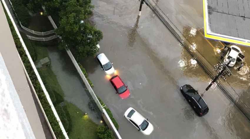 “Peço a Deus que conforte as famílias”, diz Tarcísio sobre vítimas da chuva em SP