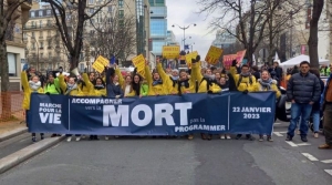 Milhares marcham contra a eutanásia e o aborto em Paris