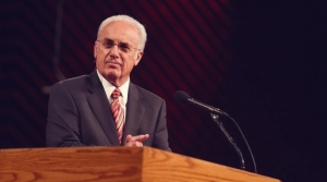 John MacArthur adverte governador sobre risco eterno por promover aborto