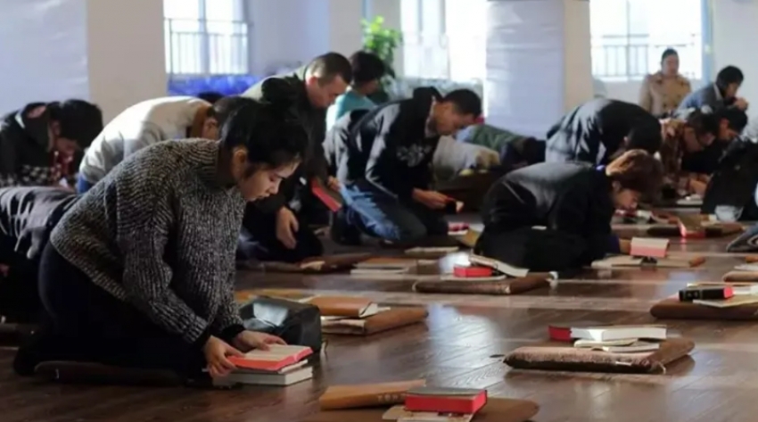 Cristã é presa na China por orar pela mãe em culto doméstico