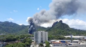 incêndio na ‘Globo’ destrói galpão onde era filmada novela ‘Todas as Flores