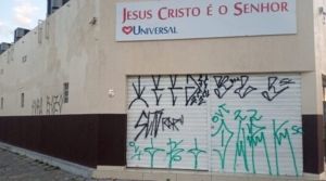 Igrejas da Universal são vandalizadas por militantes da esquerda: “Fora Bozo”