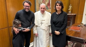 Manuela D’ávila é recebida pelo papa Francisco