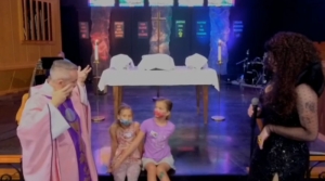 Pastor convida drag queen para ensinar crianças em igreja dos EUA