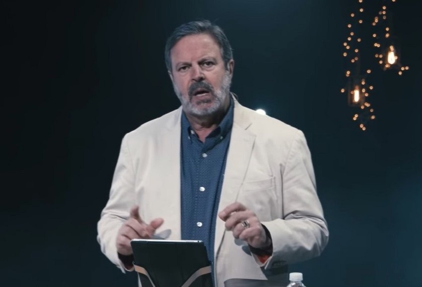 Pastor repõe vídeo pedindo perdão por “profetizar” vitória de Trump